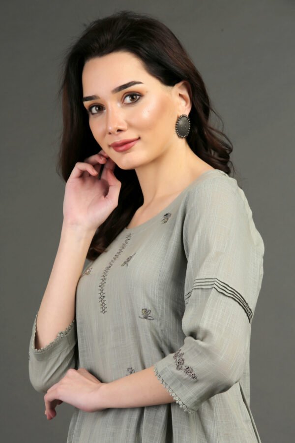 IMG_0870 Cotton Slub Hand Embroidered Kurta With Prined Cotton Crinkled Skirt (Set Of 2)