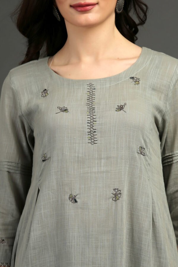 IMG_0877 Cotton Slub Hand Embroidered Kurta With Prined Cotton Crinkled Skirt (Set Of 2)