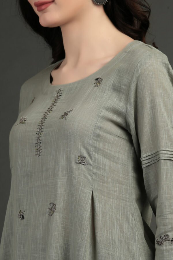 IMG_0878 Cotton Slub Hand Embroidered Kurta With Prined Cotton Crinkled Skirt (Set Of 2)