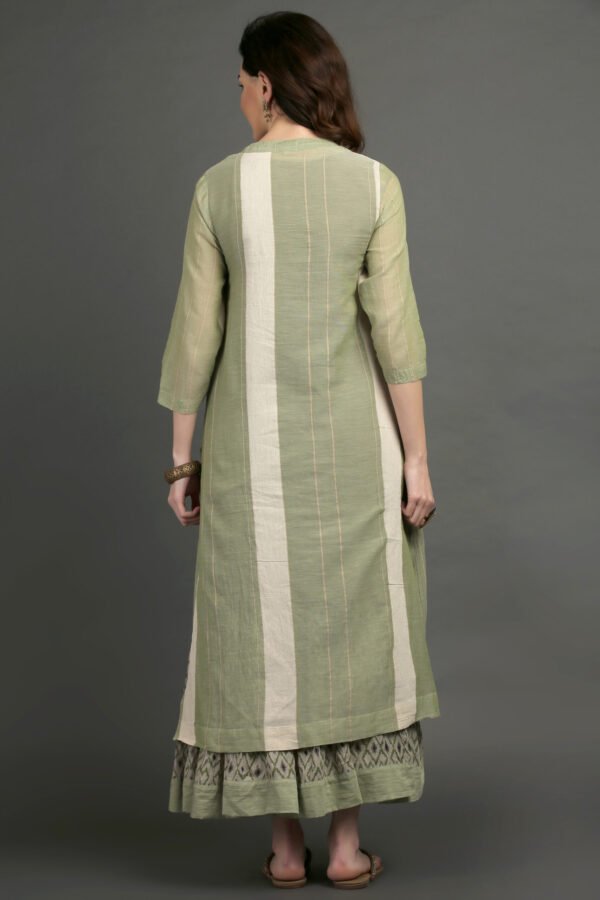 IMG_0880 Cotton Linen Yarn Dyed Dobby Kurta With Pintuck And Lace Detailing With Prined Cotton Crinkled Skirt(Set Of 2)