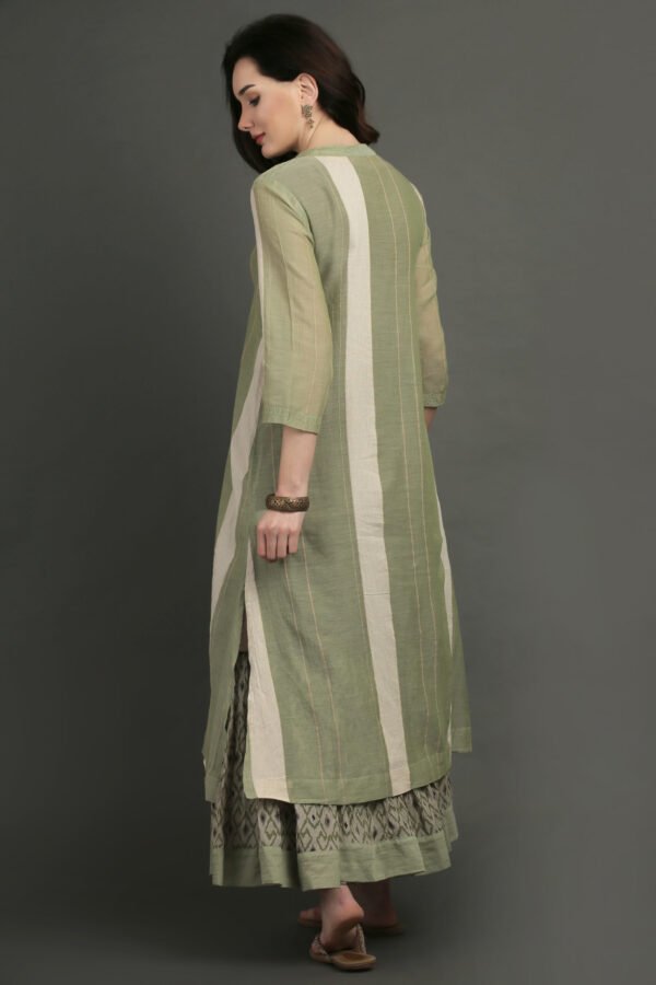 IMG_0881 Cotton Linen Yarn Dyed Dobby Kurta With Pintuck And Lace Detailing With Prined Cotton Crinkled Skirt(Set Of 2)