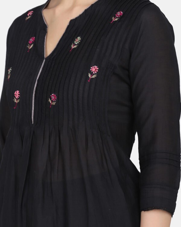 Kurta With Delicately Hand Embroidered Yoke And Contrast Neck Piping
