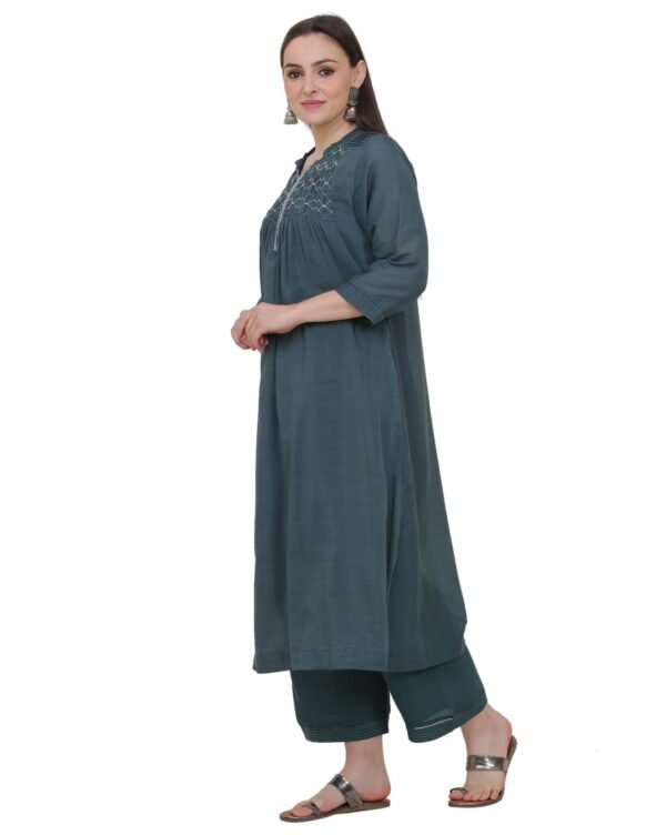 X90A7727 Cotton Silk Hand Smocked Kurta With Contrast Piping
