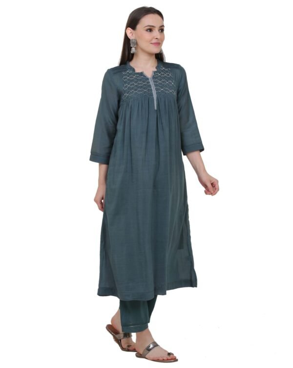 X90A7729 Cotton Silk Hand Smocked Kurta With Contrast Piping
