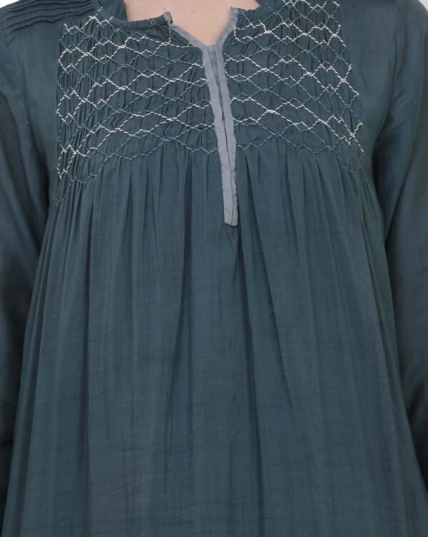 X90A7730 Cotton Silk Hand Smocked Kurta With Contrast Piping