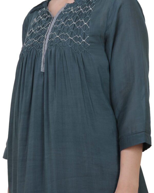 X90A7731 Cotton Silk Hand Smocked Kurta With Contrast Piping