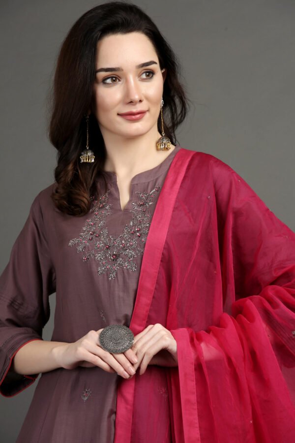 IMG_0957 Delicate Zardozi Hand Embroidered Cotton Silk Lilac A Line Kurta With Gold Tissue Border Crinkled Mul Skirt And Dupatta (Set Of 3)