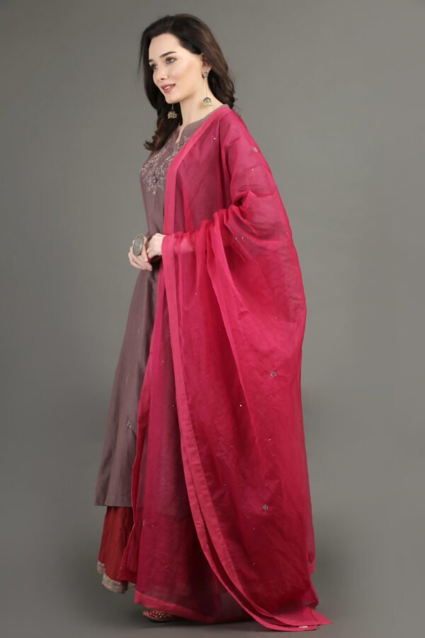 IMG_0959 Delicate Zardozi Hand Embroidered Cotton Silk Lilac A Line Kurta With Gold Tissue Border Crinkled Mul Skirt And Dupatta (Set Of 3)