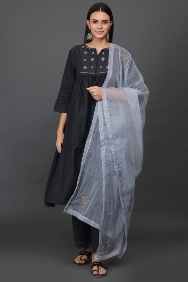 hand embroidered KURTA, PANTS, DUPATTA WITH ZARI DETAILING SETof3