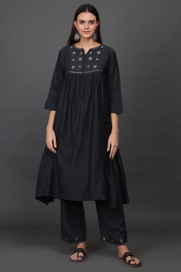 hand embroidered KURTA, PANTS, DUPATTA WITH ZARI DETAILING SETof3