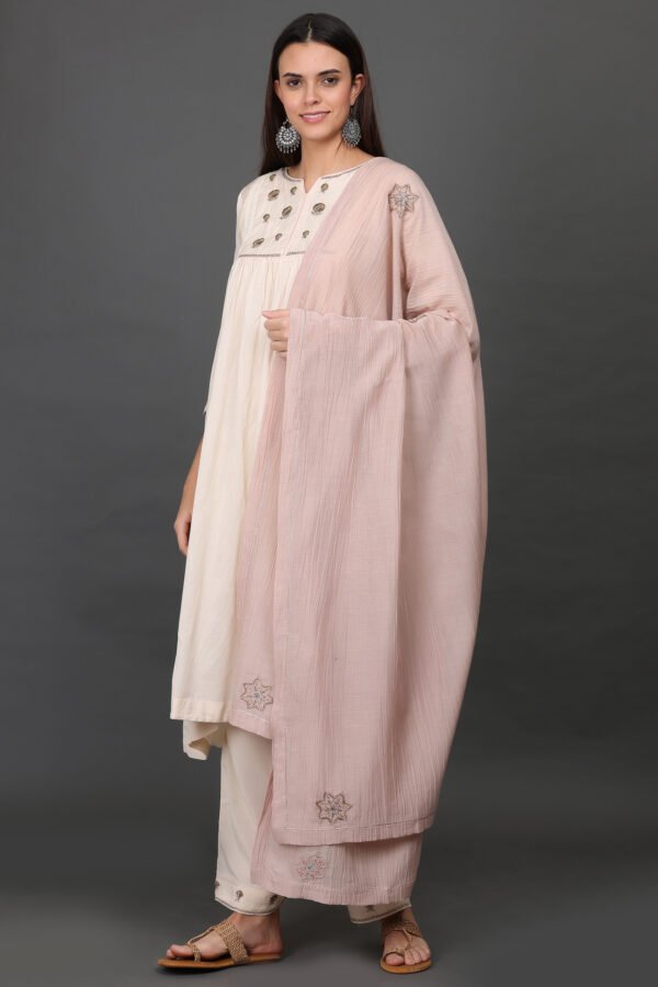 0G3A9352 ANTIQUE ZARDOZI HAND EMBROIDERED KURTA, PANT & DUPATTA(SET of 3)