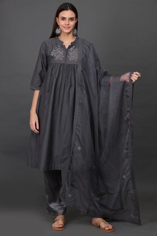 0G3A9467 Silk hand zardozi hand embroidered kurta with pockets, Dupatta & (Pants set of 3)