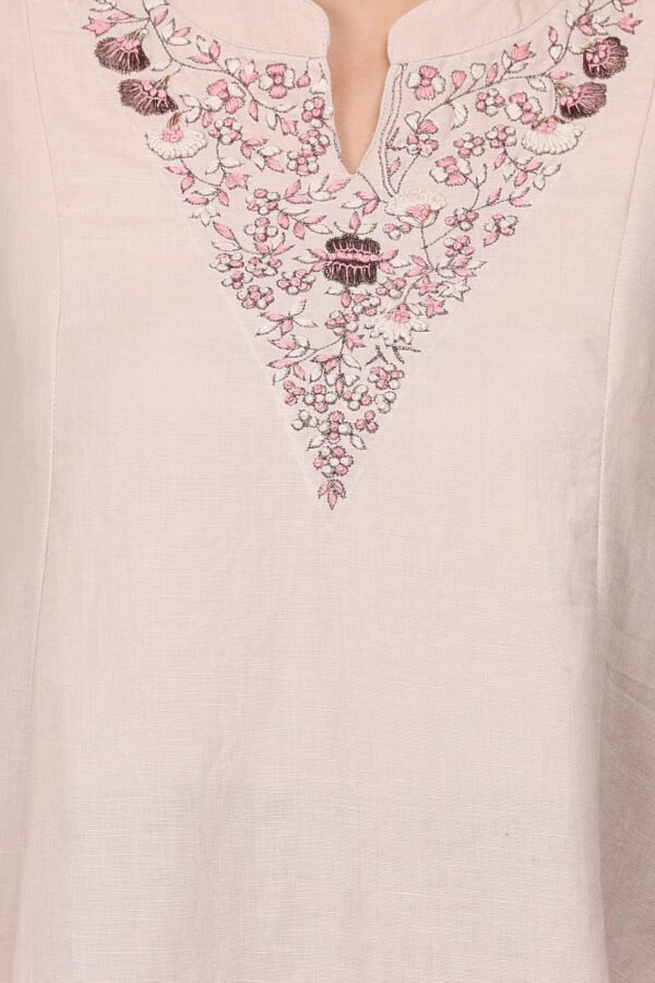 0G3A9566 COTOTN LINEN V NECK HAND EMBROIDERED A LINE KURTA, PANT & DUPATTA(SETof3)